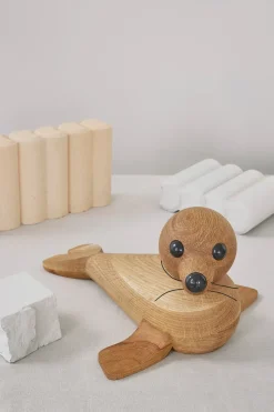 Anaana seal decoration 17 cm, Oak
