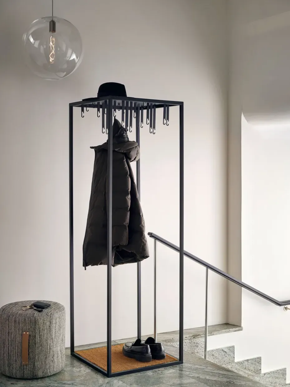 Ateljé clothes hanger, Black