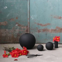 Ball vase black, 10 cm