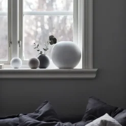 Ball vase white, 20 cm