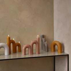 Bend candle 14.5x16.5 cm, honey gold