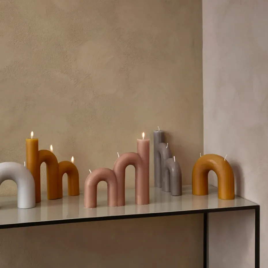 Bend candle 14.5x16.5 cm, honey gold