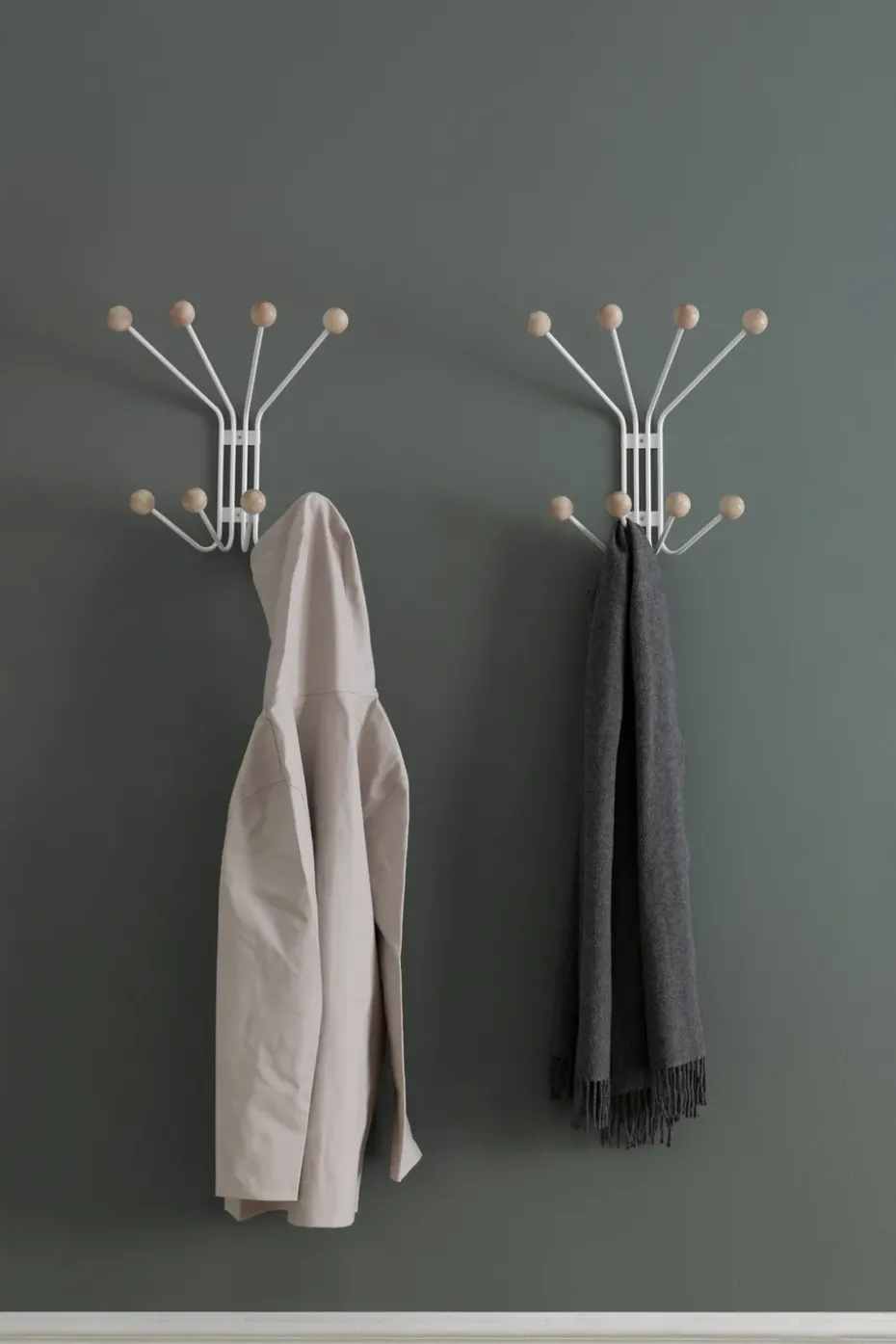 Bill S hanger, Greige