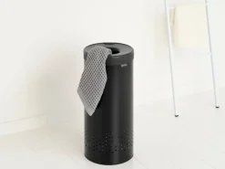 Brabantia laundry basket with plastic lid 35 L, Matte black