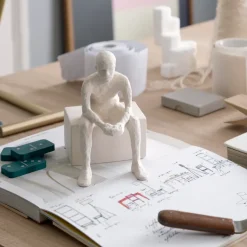 Character sculpture, The reflective one