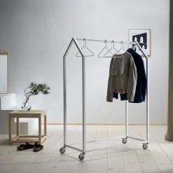 Clothing House klädställning, White