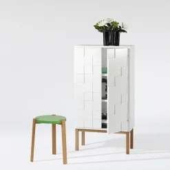 Collect cabinet 2010 white oak, Oak leg