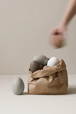 DBKD decorative egg, mole dot