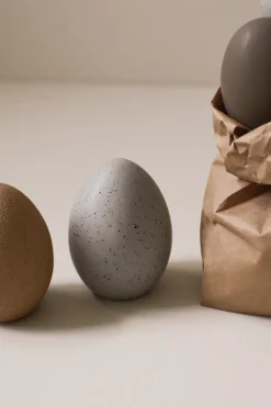DBKD decorative egg, mole dot