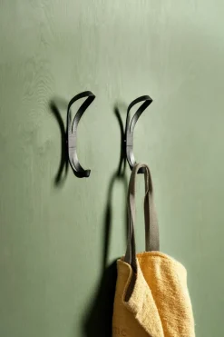 Endless hook, Black