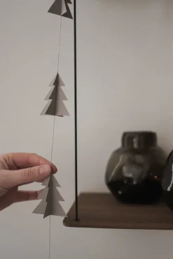 Garland garland fir tree, Mole