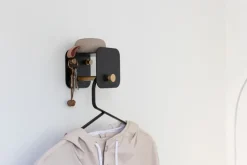 Hang in There wall hanger, Black-brass