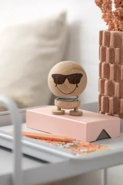 Hoptimist Smiley Cool M figure, Raw oak