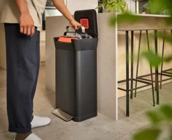 Joseph Joseph Titan trash compactor pedal bin 30 L, Carbon black
