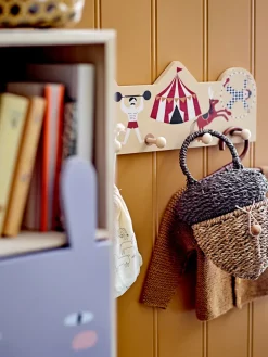 Miou hanger, Circus