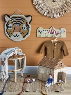 Miou hanger, Circus