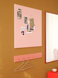 Montana noticeboard 69.6x69.6 cm, Ruby
