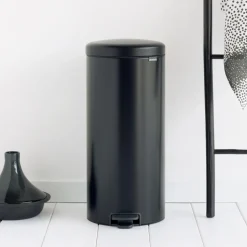 New Icon pedal bin 30 liter, matt black (black)