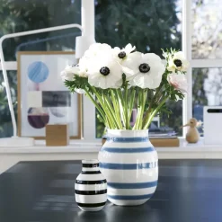 Omaggio vase small, black