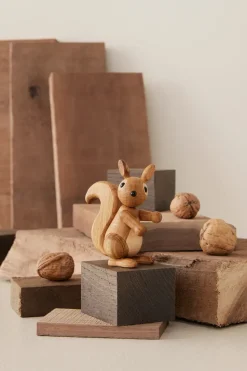 Peanut Squirrel decoration 8.5 cm, Oak