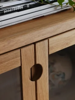 Prio display cabinet, Oak natural oil with lighting