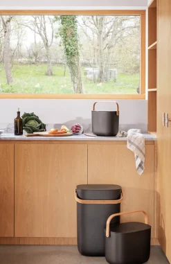 Reflect waste bin 33 L, Black-brown