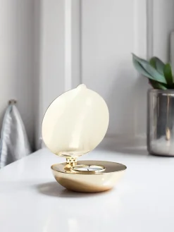 Shell votive, brass