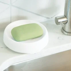 Soap tray with concealed drain spout in silicone - medium, White