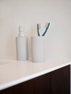 Solo toothbrush mug, Soft Grey