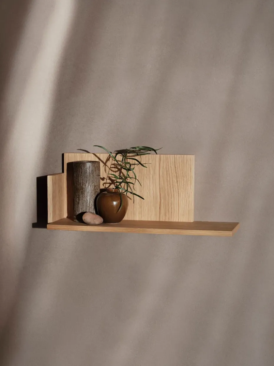 Stagger shelf low, Oiled Oak