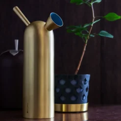 Svante watering can, brass