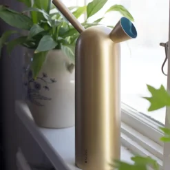 Svante watering can, brass