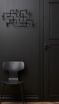Underground hanger, Black-black stained oak