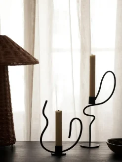 Valse candlestick low, Black
