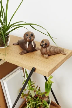 Wally walrus decoration, Oak