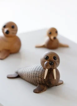 Wally walrus decoration, Oak