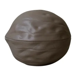Walnut bowl with lid, Dust
